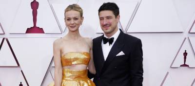 Carey Mulligan Dresses in Oscars Gold at Academy Awards 2021 with Husband Marcus Mumford - www.justjared.com - Los Angeles