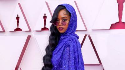 H.E.R. Plays the Drums in Impressive Performance of 'Fight for You' Ahead of Oscars - www.etonline.com - Los Angeles - Sweden - Iceland