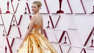 Carey Mulligan Sizzles in Shimmering Gold Two-Piece Gown at 2021 Oscars - www.etonline.com - Los Angeles