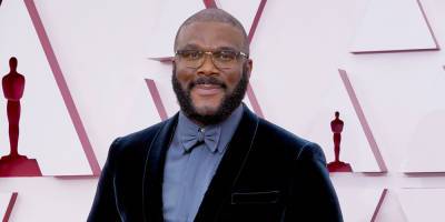 Tyler Perry Arrives In Style For Oscars 2021 - www.justjared.com - Los Angeles