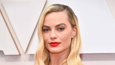 Margot Robbie and Her New Bangs Attended the Oscars - www.glamour.com