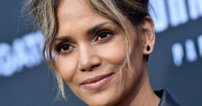 Halle Berry debuts daring new look at Oscars - www.msn.com