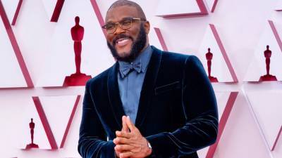 Tyler Perry Delivers Passionate Plea to 'Refuse Hate' While Accepting Humanitarian Award at 2021 Oscars - www.etonline.com - county Storey