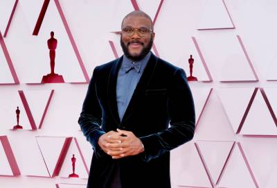 Tyler Perry Reminds People To ‘Refuse Hate’ During Humanitarian Award Oscar Acceptance Speech - etcanada.com