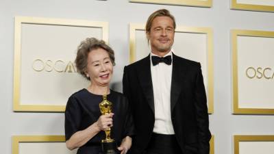 Yuh-Jung Youn and Brad Pitt Share Hilarious Onstage Moment at 2021 Oscars - www.etonline.com - South Korea