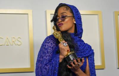 Watch H.E.R. perform ‘Fight For You’ at Oscars 2021 - www.nme.com - Los Angeles