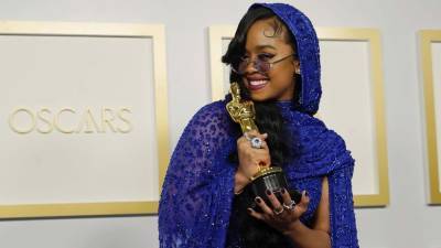 Oscars: H.E.R. Wins Best Original Song for "Fight For You," Promises "I’m Always Going to Fight for My People" - www.hollywoodreporter.com - Miami - Chicago