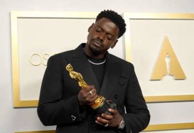 The 8 best quotes from the Oscars: ‘My mum met my dad, they had sex’ - www.msn.com