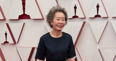 Yuh-Jung Youn had a hilarious response when a reporter asked what Brad Pitt smelled of - www.msn.com