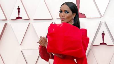 2021 Oscars: Statement Bags Were the Unexpected Fashion Trend on the Red Carpet - www.etonline.com