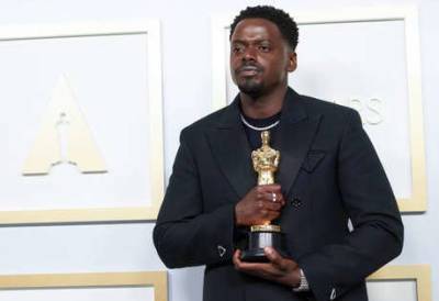 Daniel Kaluuya responds to Oscars journalist who mistook him for Leslie Odom Jr - www.msn.com