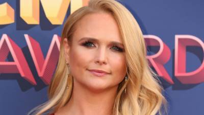 Miranda Lambert breaks down in tears at first live concert in over a year: 'Love y'all' - www.foxnews.com