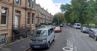 Man rushed to hospital with ‘facial injury’ as cops swoop on Glasgow flat - www.dailyrecord.co.uk