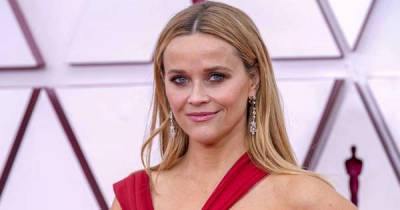 Reese Witherspoon wore this exact foundation and highlighter to the Oscars - www.msn.com