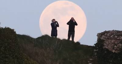 How and when to see tonight's pink supermoon in Manchester - www.manchestereveningnews.co.uk - Manchester