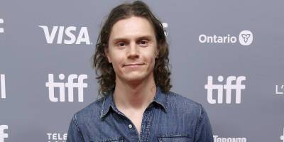 Evan Peters Started 'Hysterically Laughing' When He Learned the Name of His 'WandaVision' Character - www.justjared.com