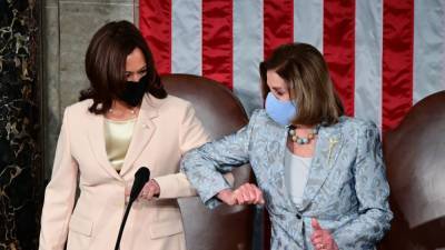 Kamala Harris and Nancy Pelosi Share Historic Moment During Congressional Joint Session - www.etonline.com