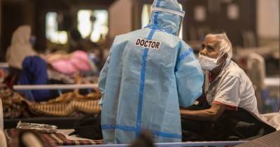 What is happening in India? Covid cases surge as nation faces shortage of hospital beds and oxygen - www.manchestereveningnews.co.uk - India