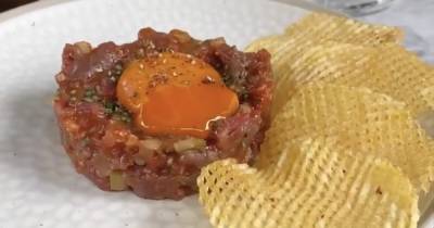 Gordon Ramsay divides internet with 'delicious' steak tartare that 'turned fan's dog vegan' - www.dailyrecord.co.uk