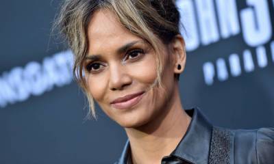 Halle Berry's beach photo with her two children is stunning - hellomagazine.com