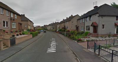Man arrested for 'acting suspiciously' on Scots street as cops launch probe - www.dailyrecord.co.uk - Scotland