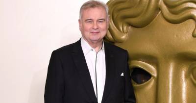 Eamonn Holmes feels 'progress is happening' as he continues physio sessions for chronic back pain - www.ok.co.uk