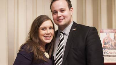 Josh Duggar’s wife Anna defended reality star as a ‘diligent worker’ in days leading up to his federal arrest - www.foxnews.com
