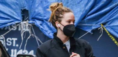Jennifer Lawrence Goes Makeup-Free While Running Errands in NYC - www.justjared.com - New York