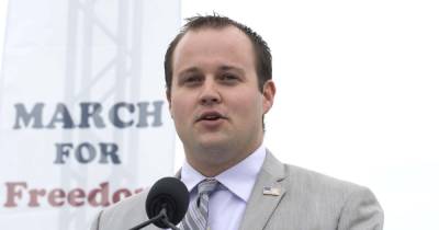 Josh Duggar Booked on Child Pornography Charges 6 Years After Molestation Accusations: Details - www.usmagazine.com - state Arkansas