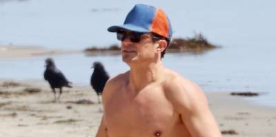 Orlando Bloom Bares His Shirtless Bod at the Beach! - www.justjared.com - Santa Barbara