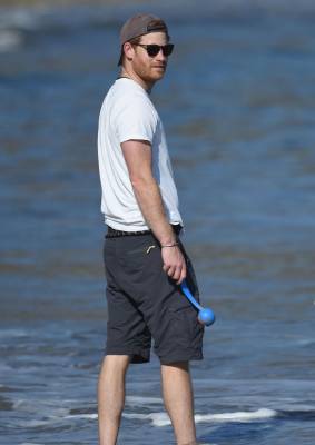 duchess Meghan - Prince Harry Hits The Beach With Dog Pula In California - etcanada.com - California - Santa Barbara