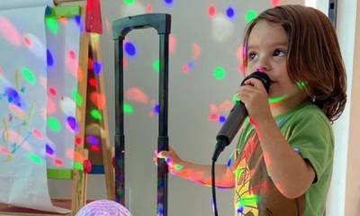 Eva Longoria’s son Santi has karaoke party thanks to Victoria Beckham - us.hola.com - city Santiago - city Santi