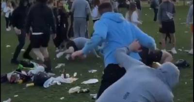 Footage shows mass brawl in Edinburgh Meadows as officers tackle yobs to ground - www.dailyrecord.co.uk