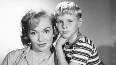Gloria Henry, TV Mom on 'Dennis the Menace,' Dies at 98 - www.hollywoodreporter.com - Los Angeles