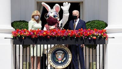 Joe Jill Biden Welcome The Easter Bunny Back To The White House He’s Masked: See Pics - hollywoodlife.com - USA - Pennsylvania