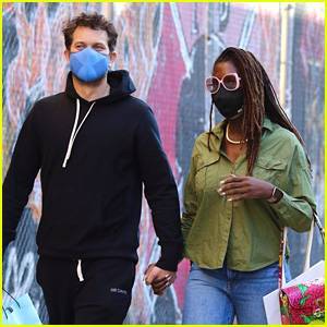 Jodie Turner-Smith & Joshua Jackson Hold Hands While Shopping in NYC - www.justjared.com - New York
