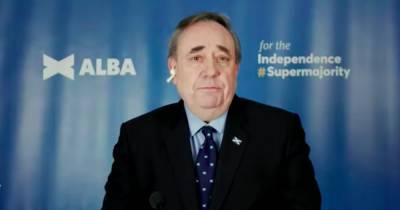 Alex Salmond catches earpiece after it falls out during Alba Party independence speech - www.dailyrecord.co.uk - Scotland