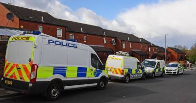 Man and woman 'found dead by horrified neighbour bringing them a roast dinner' - www.manchestereveningnews.co.uk - Manchester