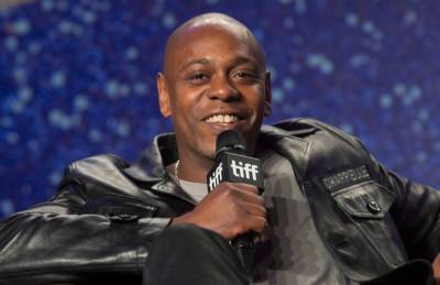 Dave Chappelle Reveals Celebs Left ‘Dirty Notes’ For Then-Incoming Trump White House Staff - etcanada.com