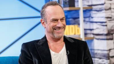 Christopher Meloni Reacts After Photo of His Butt Goes Viral - www.etonline.com