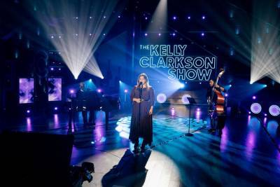Kelly Clarkson Gets ‘Blue’ With LeAnn Rimes Cover - etcanada.com