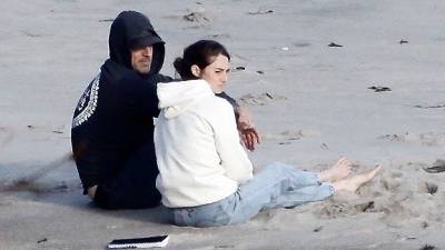 Shailene Woodley Aaron Rodgers Cuddle During Romantic Sunset Date On The Beach – Pics - hollywoodlife.com - Germany