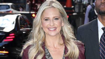 Sarah Michelle Gellar Rocks A Swimsuit In Gorgeous Makeup-Free Selfie From 44th Birthday Getaway - hollywoodlife.com