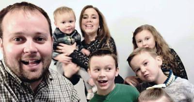 Josh Duggar Prevented From Seeing His 6 Kids After Being Arrested on Child Pornography Charges - www.usmagazine.com - state Arkansas
