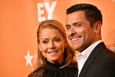 Kelly Ripa Receives The ‘Best Gift Ever’ From Mark Consuelos On Their 25th Anniversary - etcanada.com