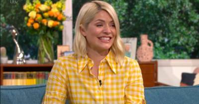 Viewers disgusted as Holly Willoughby and Philip Schofield in hysterics after woman 'sells her farts' online - www.dailyrecord.co.uk - USA