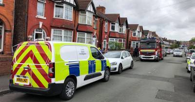 Man and woman fighting for their lives with teenage girl in hospital after devastating house fire - www.manchestereveningnews.co.uk - city Richmond