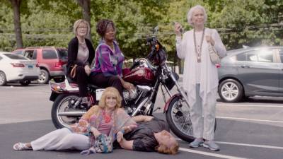 Christopher Lloyd - Ellen Burstyn - Loretta Devine - Ellen Burstyn Takes on Retirement Home Mean Girls in 'Queen Bees' Trailer (Exclusive) - etonline.com