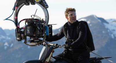 First Look: Tom Cruise’s Death Wish Reaches New Heights With A ‘Mission: Impossible 7’ Motorcycle Stunt - theplaylist.net