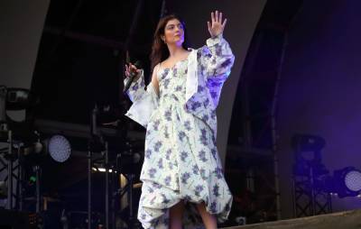 Lorde wins award for ‘Royals’ hitting 1billion streams - www.nme.com - New Zealand